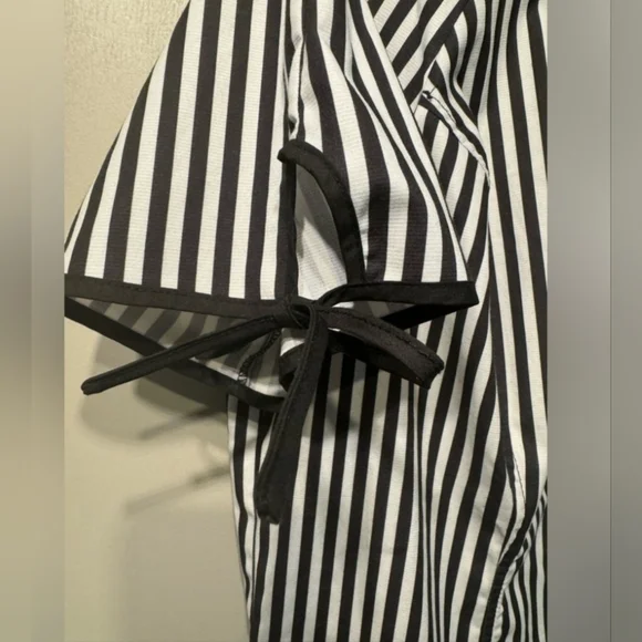 NEW $75 Unique Vintage Retro Style Top - Picture 3 of 6